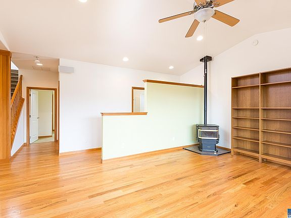 5th image of 163 Shepherds Way