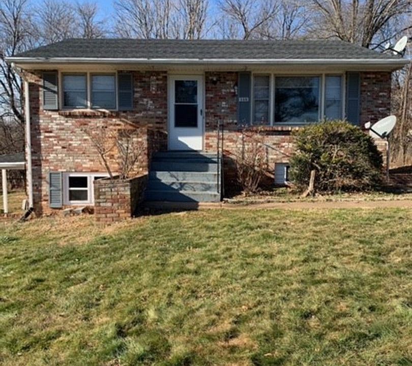 1st image of 146 Madison Cir APT A