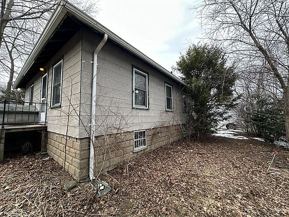 2nd image of 15 Conway St