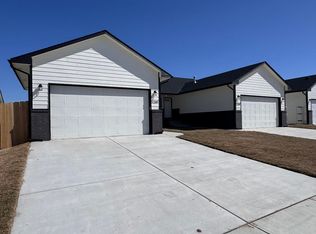 5260 N Plumthicket Cir, Wichita, KS 67226