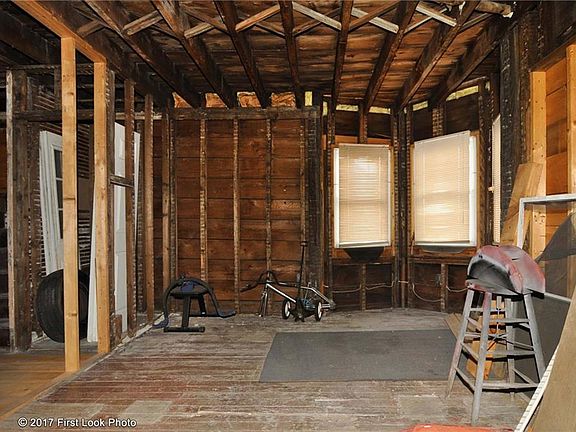 5th image of 154 Stanwood St