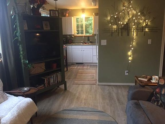 2nd image of 1020 Avenue A #2