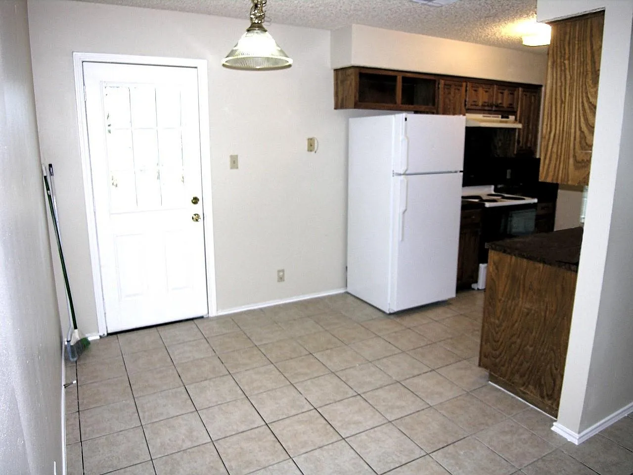 2 bed, 1.0 bath, 800 sqft, $1,195 — Photo 3