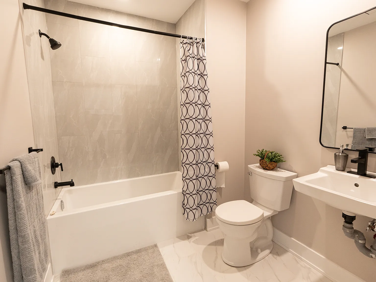 376 Richmond Street London — Photo 4