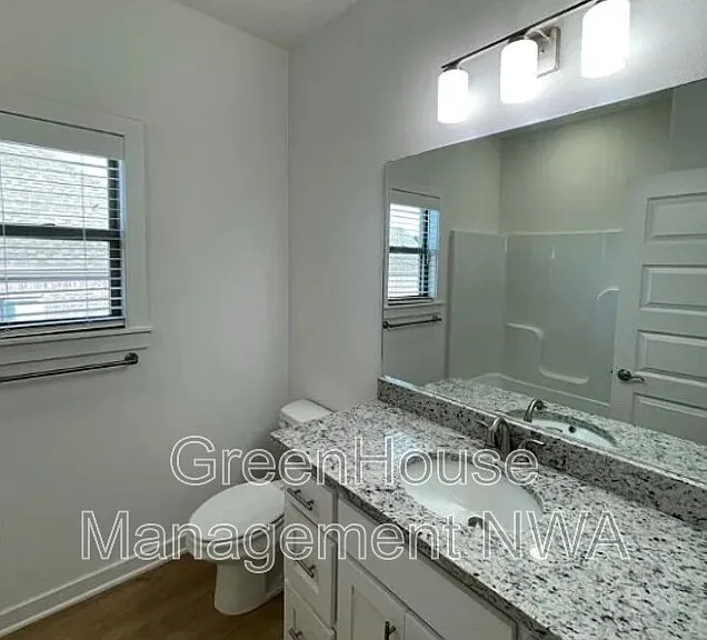 1574 Pershing St — Photo 18