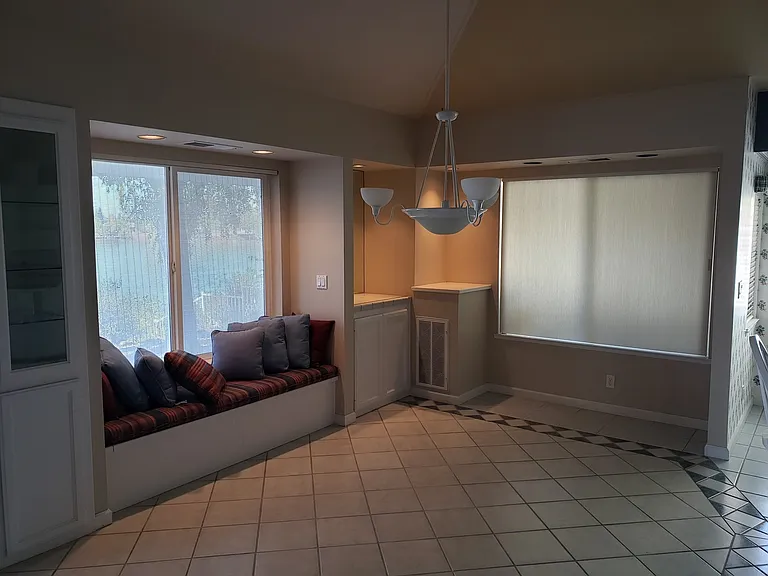 44 Edgewater Ct — Photo 5