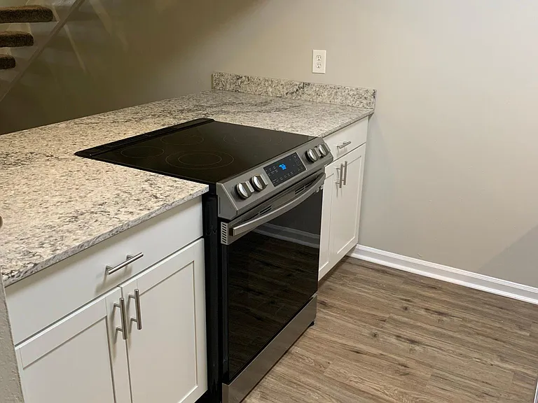 1798 Falconcrest Dr — Photo 3