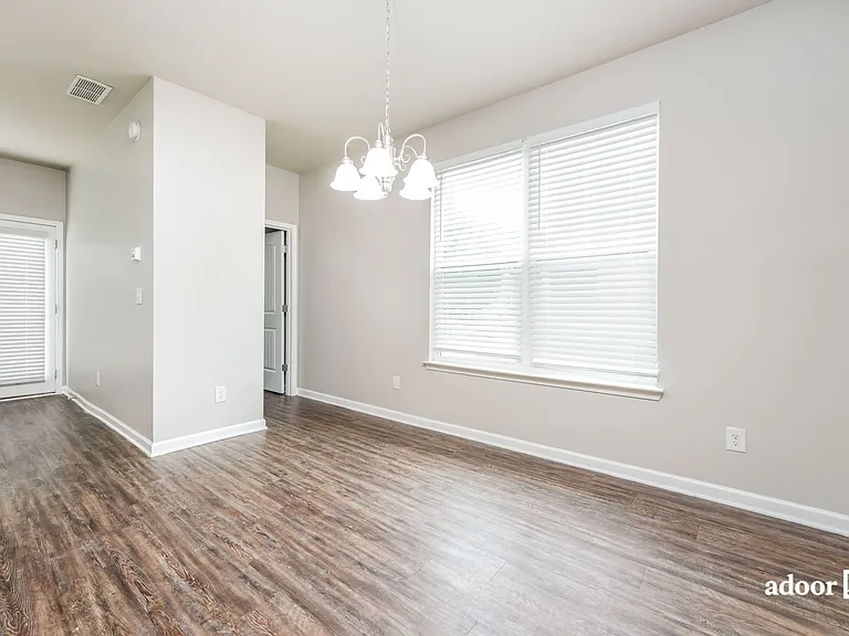 1327 Bass Ln — Photo 6