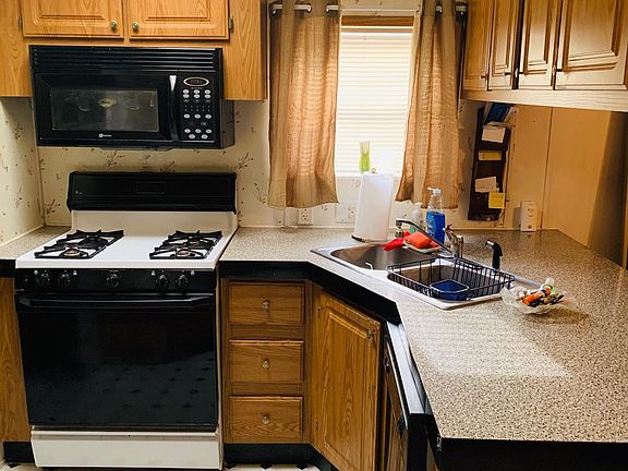 3rd image of 31 Elm Ln