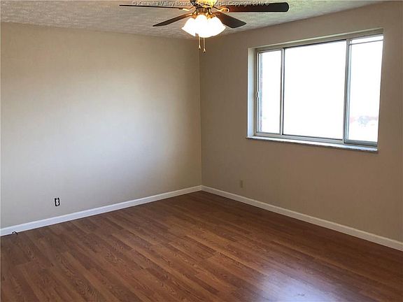 3rd image of 606 Margaret St