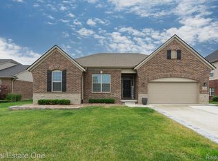 17838 Hogan Dr, Macomb, MI 48042