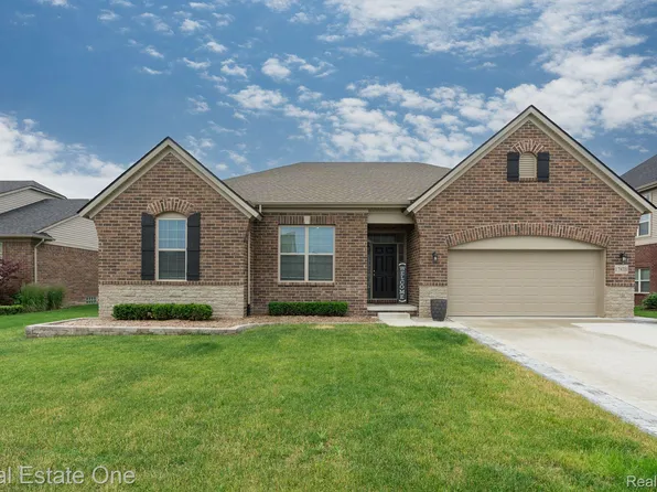 17838 Hogan Dr, Macomb, MI 48042