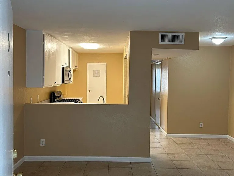 1319 Acacia Ave #5 — Photo 9