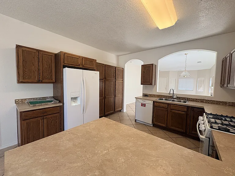 7180 Husky Dr NE — Photo 3