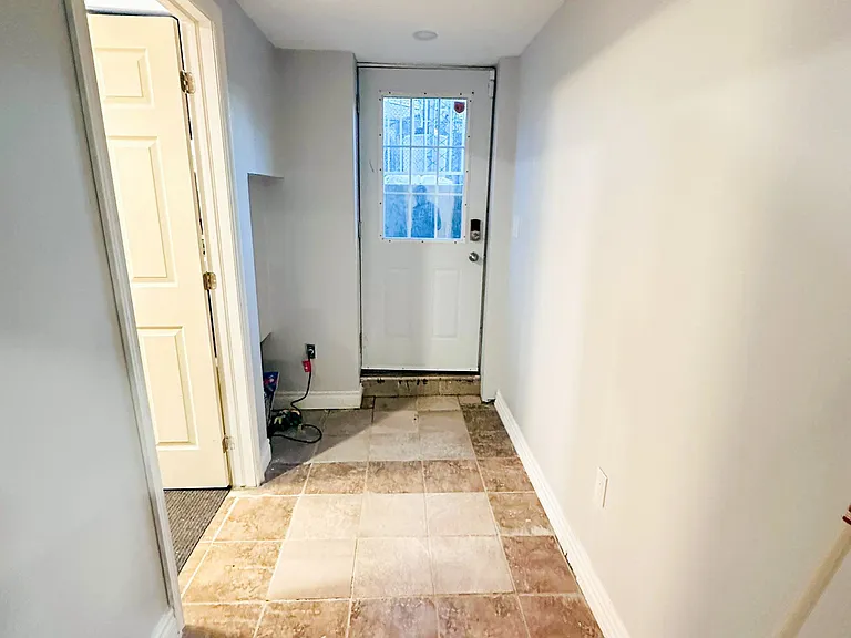 41 Coomer Cres — Photo 10