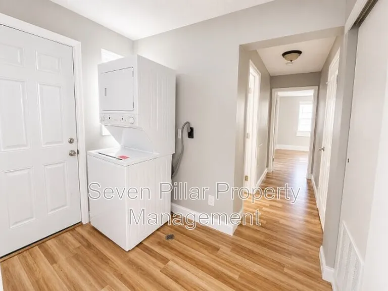 1048 Republic Ave — Photo 5