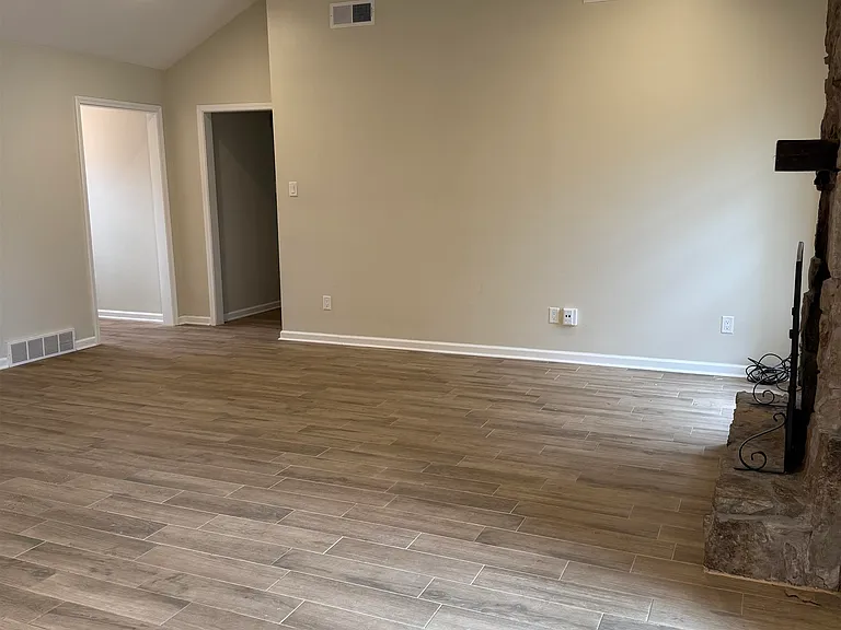 8442 Farrah Ln — Photo 5
