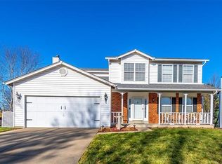 33 Olde Yorkshire Ct, Saint Charles, MO
