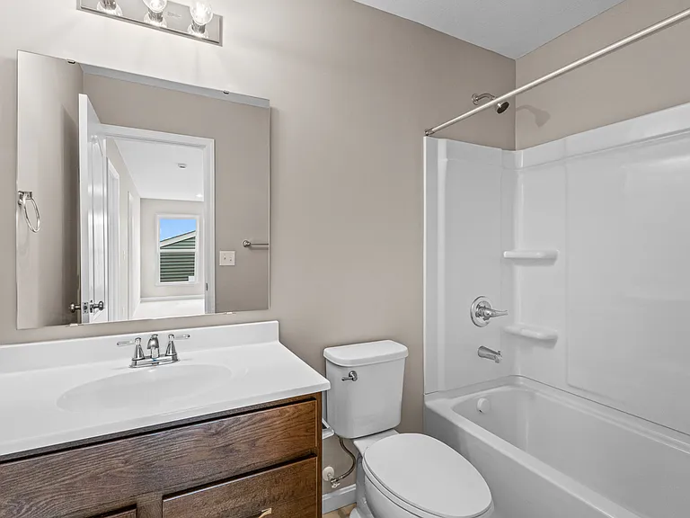 Hall way bath room -Full
