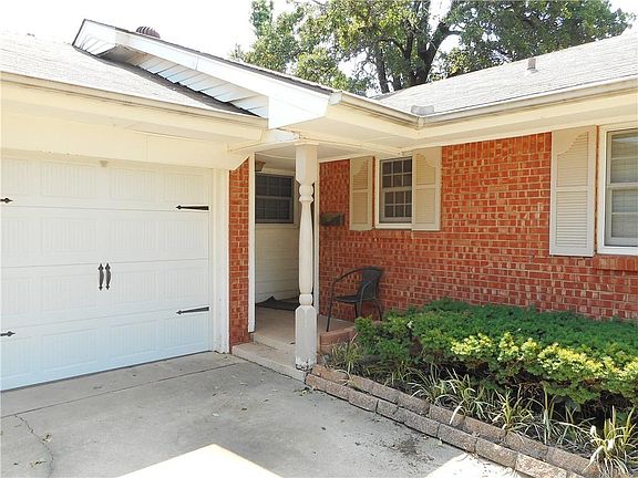 2nd image of 2704 N Moulton Dr
