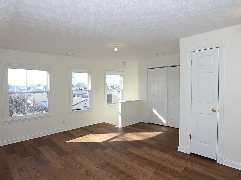 401 Lincoln St — Photo 14