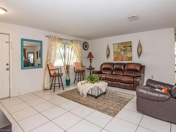 3rd image of 6735 Yarberry Ln