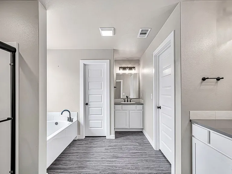 5910 Purtis Creek Dr — Photo 23
