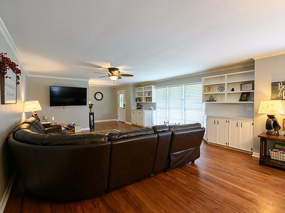 5th image of 108 Parkview St