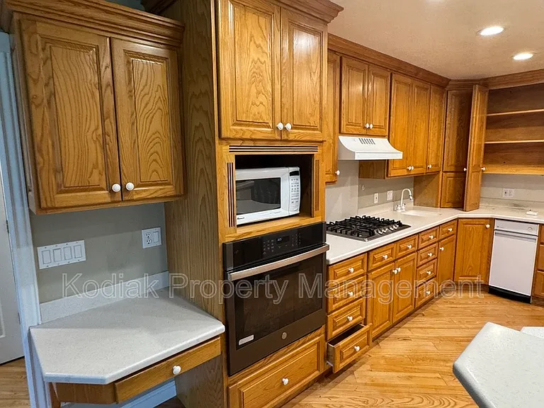 1673 E Webb Way — Photo 3