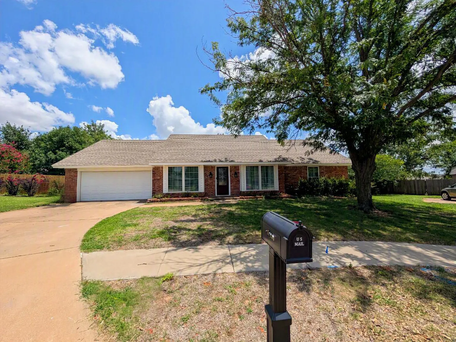 4 bed, 2.5 bath, 2012 sqft, $2,125 — Photo 2