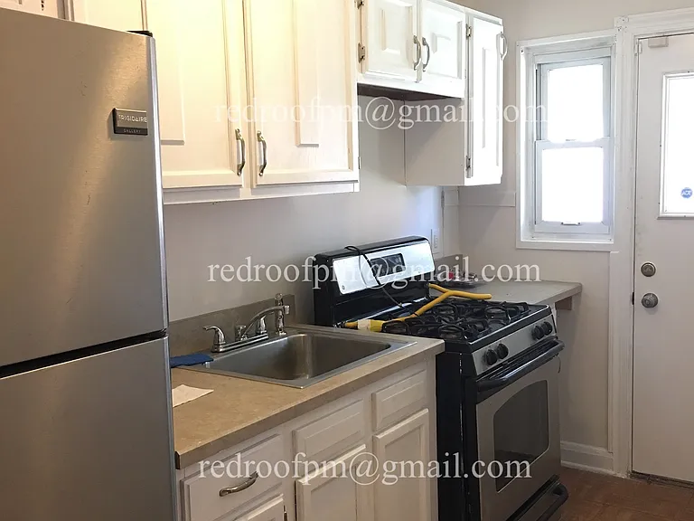 1216 N Augusta Ave — Photo 4