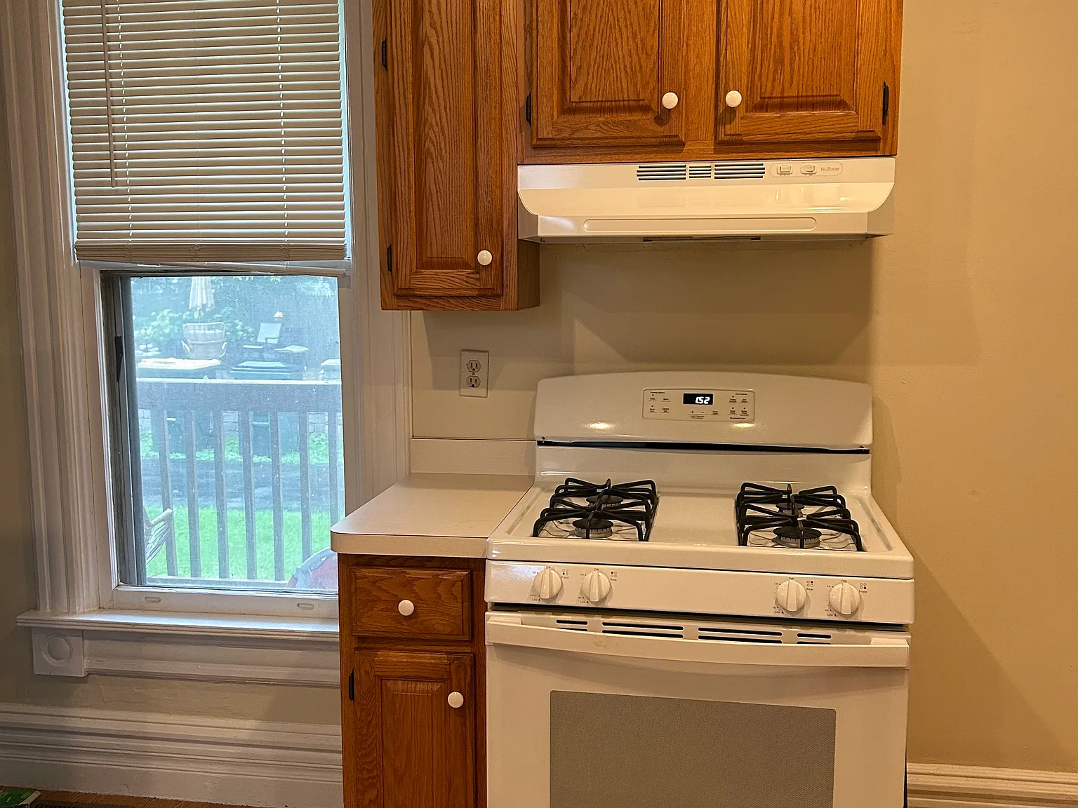 2 bed, 1.5 bath, 1200 sqft, $2,200 — Photo 4