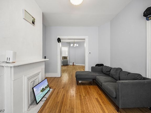 3rd image of 108 Ward St
