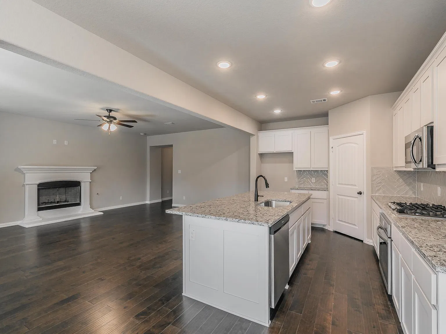 4 bed, 1939 sqft, $3,200 — Photo 4