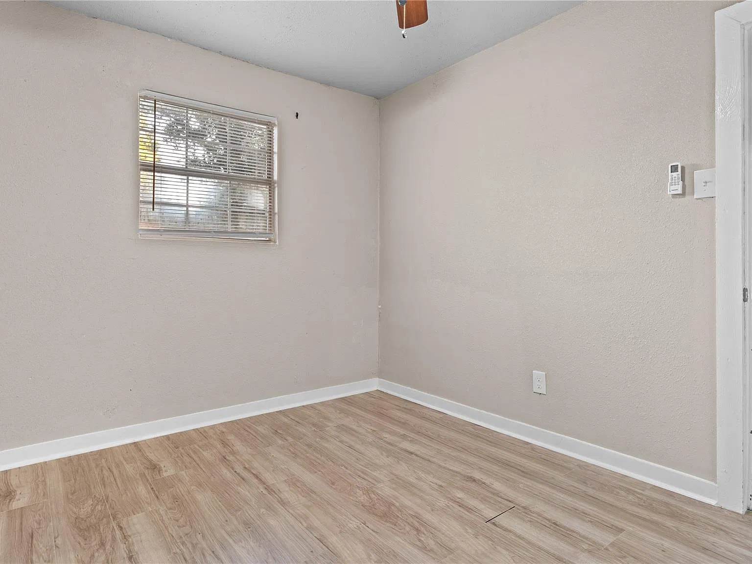 3335 Tuam St — Photo 3