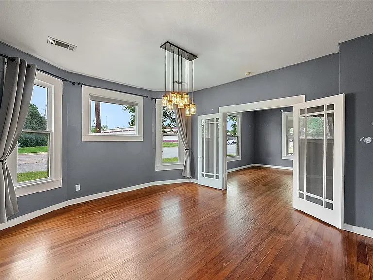 607 W Brown St — Photo 14