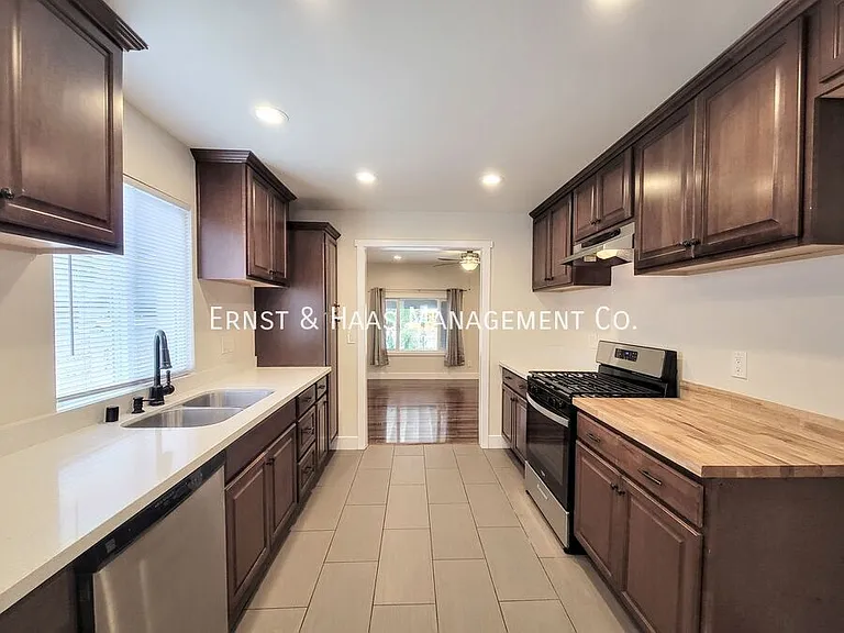 8429 Somerset Blvd — Photo 7
