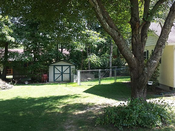 Shed and fenced in yard