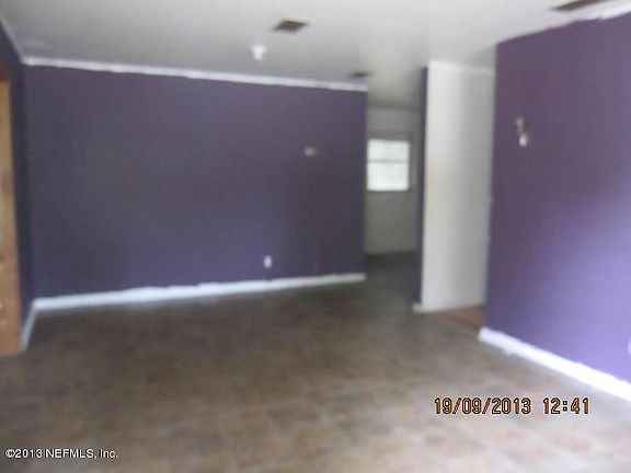 3rd image of 2406 W Lourdes Dr