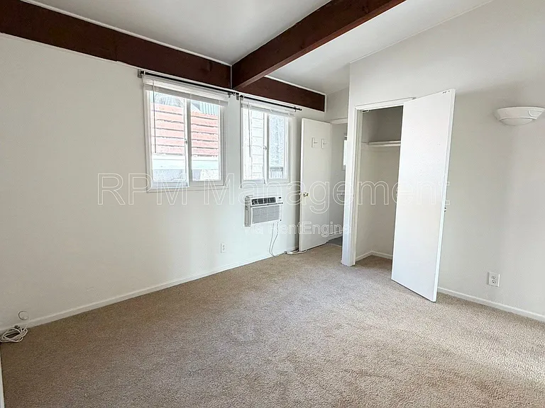 7036 Hawthorn Ave #6 — Photo 11