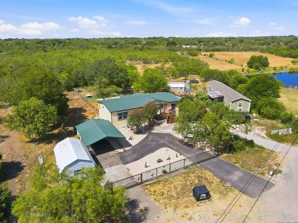321 County Road 4614, Castroville, TX 78009