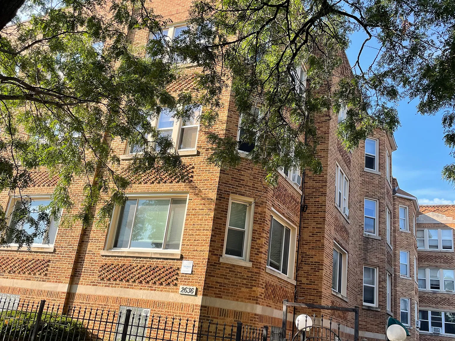 2 bed, 1100 sqft, $1,600 — Photo 1