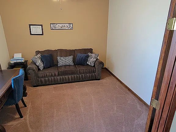 5th image of 15 E Willow Ave
