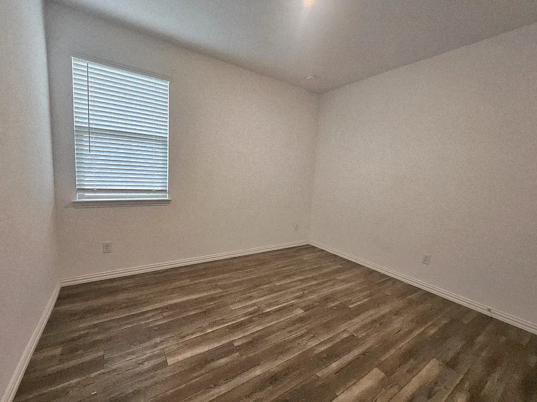 506 Saffron St — Photo 14
