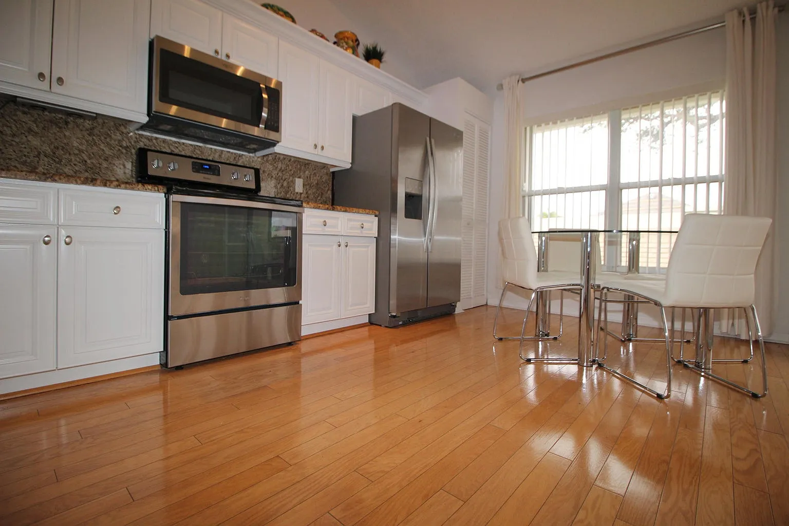 3 bed, 1615 sqft, $3,450 — Photo 3