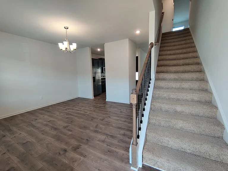 356 N Great White Way — Photo 2