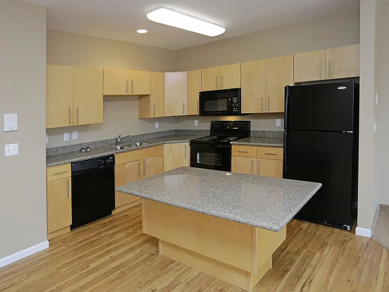 Mandan Place Apartments — Photo 11