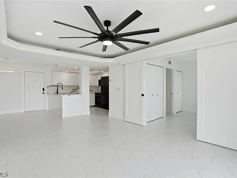 2885 Palm Beach Blvd #402 — Photo 7