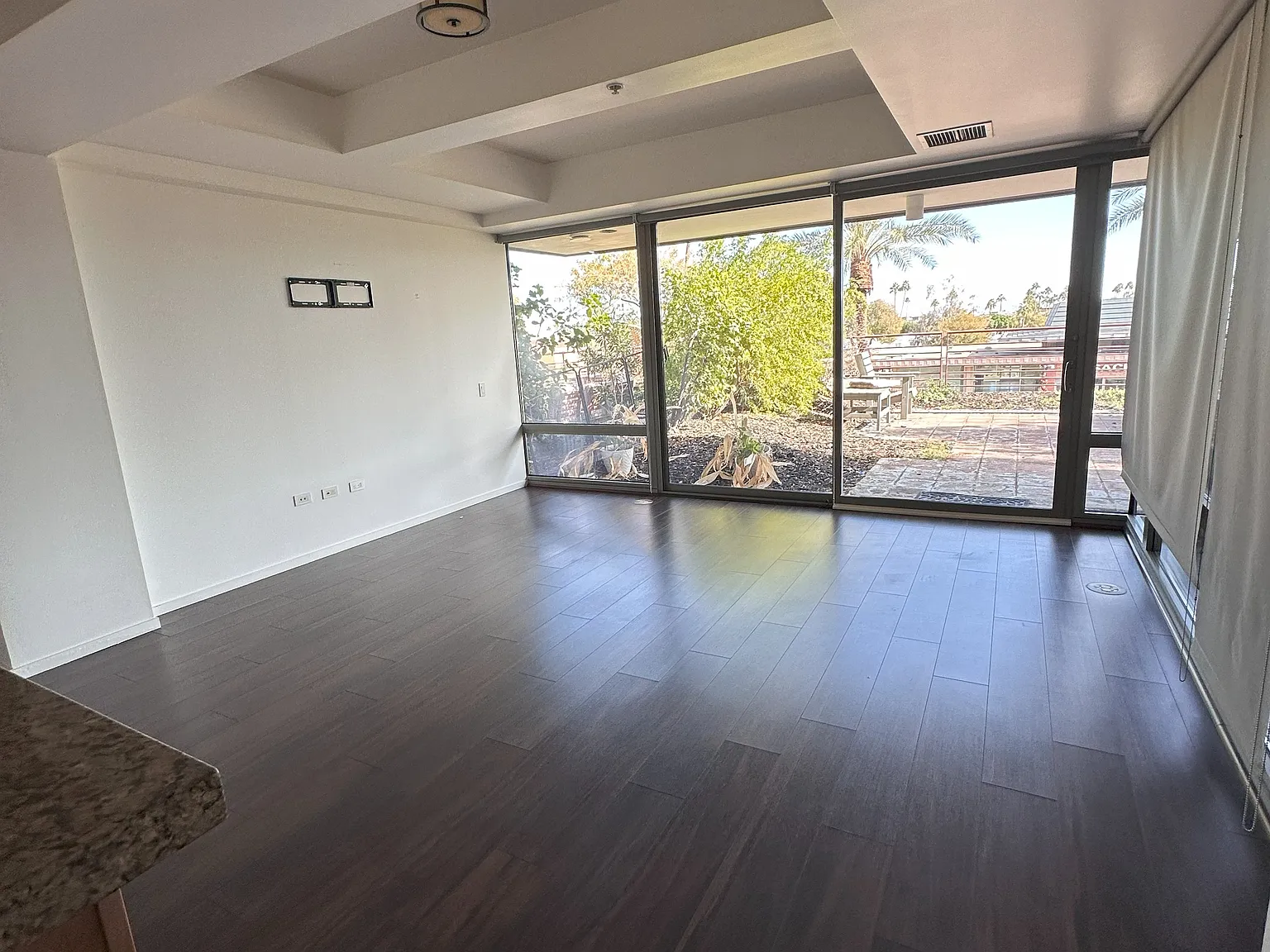 1 bed, 1.5 bath, 1000 sqft, $2,600 — Photo 2