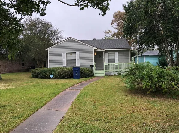 1306 W 8th St, Freeport, TX 77541